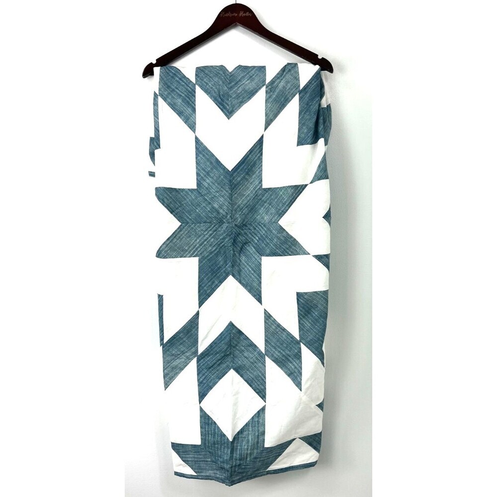 Pottery Barn Cooper Geometric Table Throw 50 X 50 Blue White Marketing Sample - Picture 7 of 12